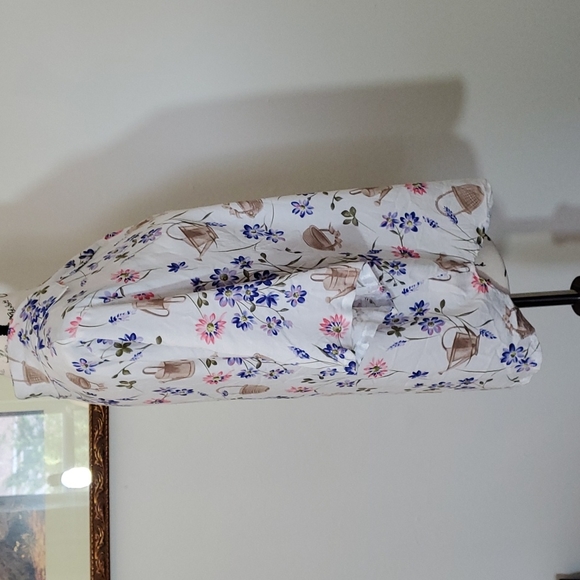 Floral with baskets and watering can blouse - Picture 5 of 9